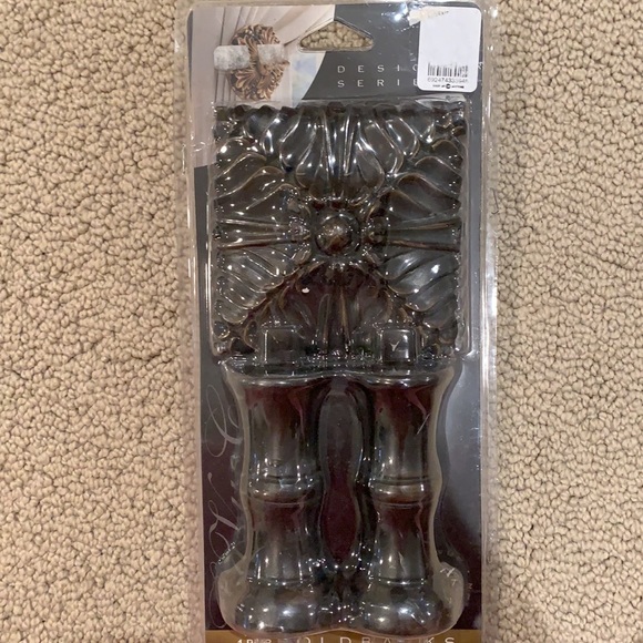 NWT Drapery Curtain Holdbacks - Picture 2 of 2